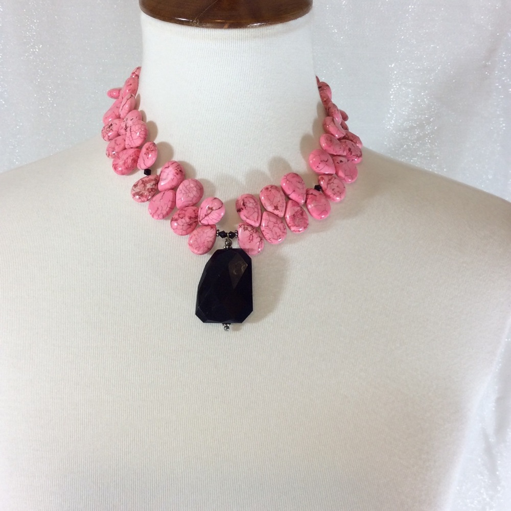 Statement Necklace-Pink w/Black Pendant-NWT-SALE